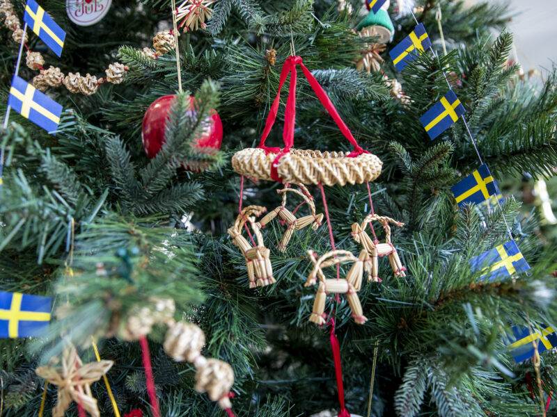 Обои Christmas Tree, Christmas, Holiday Decorations на рабочий стол.