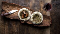 Обои Engadin cuisine, venison fillet in hay baskets, Switzerland на рабочий стол.